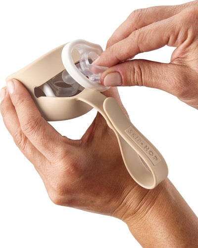 SILICONE PACIFIER HOLDER OAT