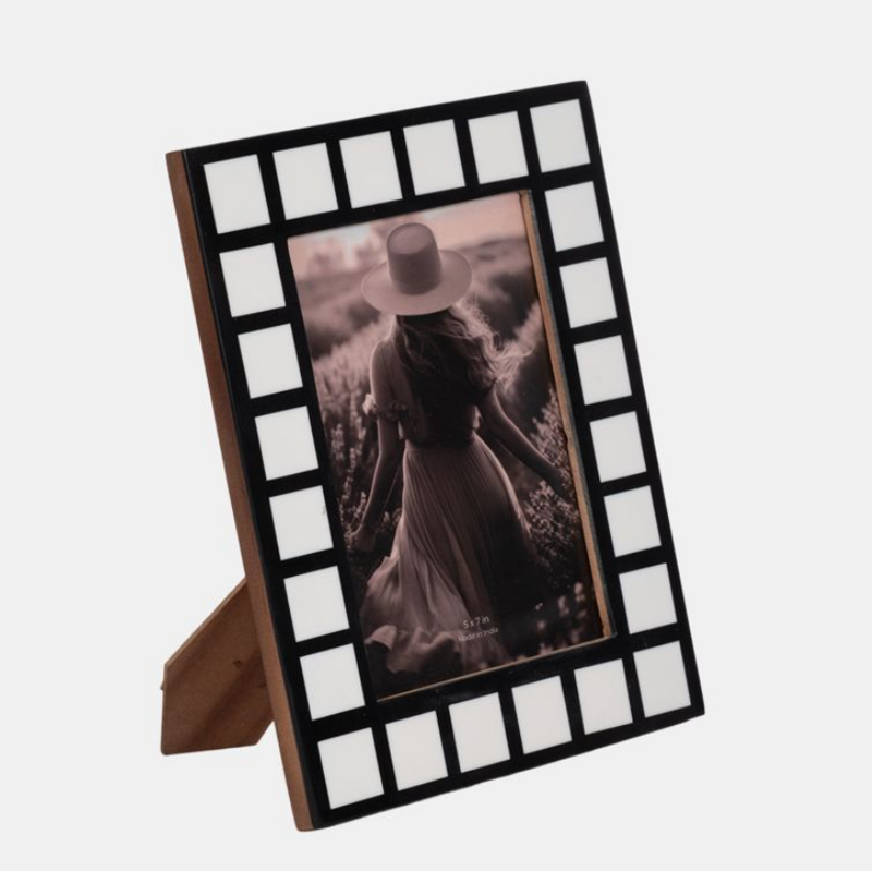 5 X 7 SQUARE BORDER PHOTO FRAME - BLACK/WHITE
